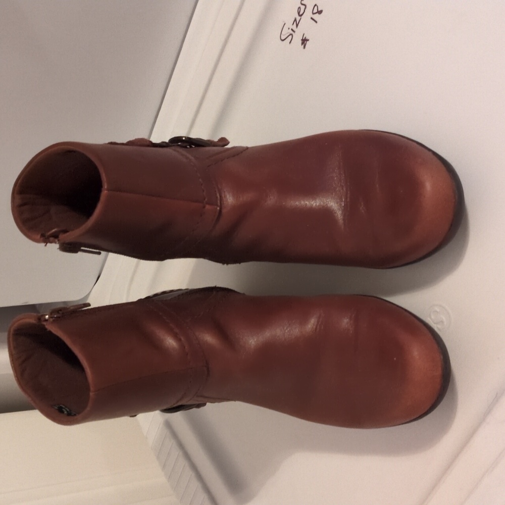 Leather Ankle Boots Clark's 9M. In Excellent Condition.